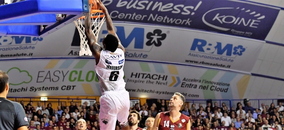 Una schiacciata di Johndre Jefferson